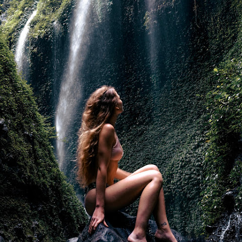Valerie - Adventure Travel & Raw Moments channel avatar