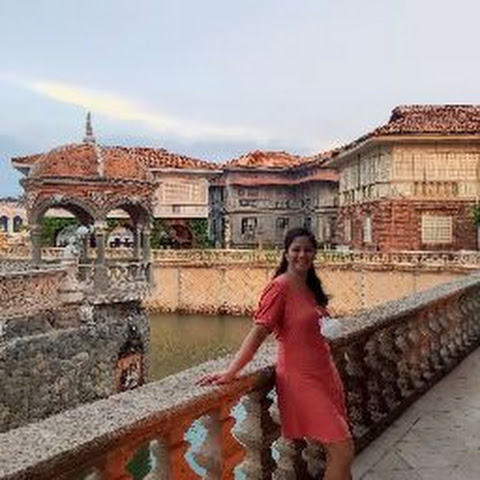 Selle's Travel Vlogs channel avatar